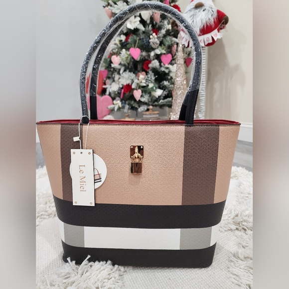 NWT 3 BEAUTIFUL nestled handbags - Picture 3 of 12